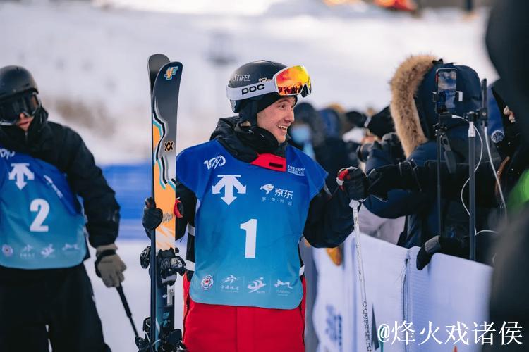 世界杯崇礼站:中国自由式滑雪空中技巧队豪取三枚金牌 世界杯崇礼站:中国自由式滑雪空中技巧队豪取三枚金牌